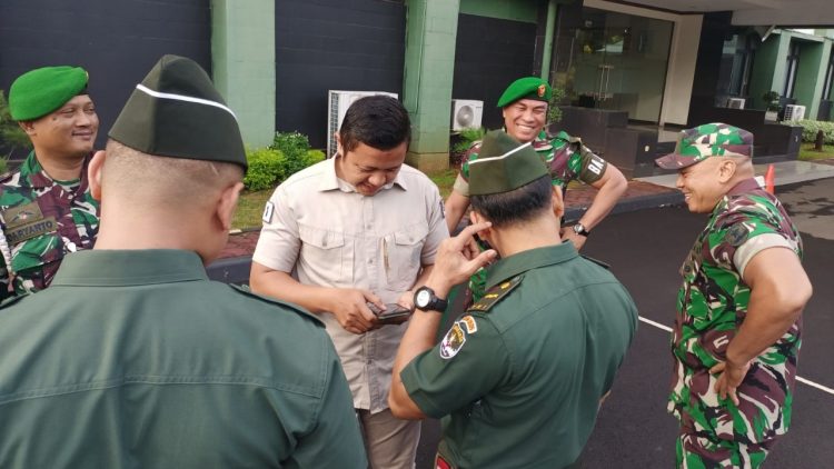 Pasi Intel Kodim 0505 JT Cek HP Anggota, Cegah Judol dan Pinjol