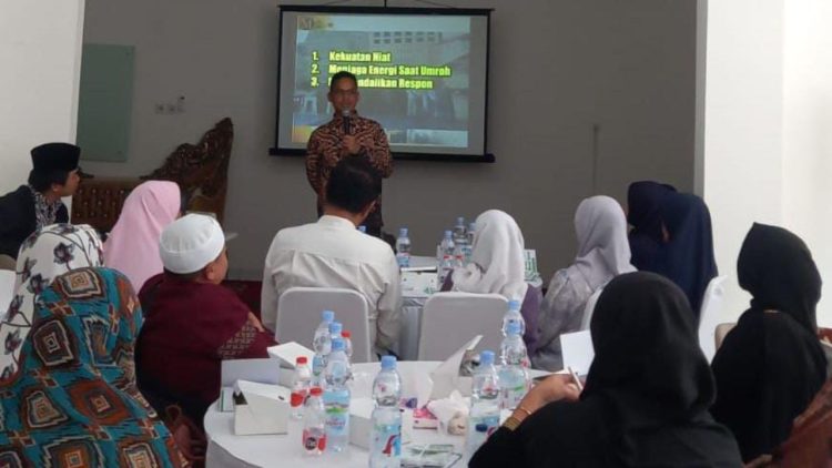 Bentuk Kepedulian, Tri Adhianto Berangkatkan Umroh Santri dan Pemenang Doorprize