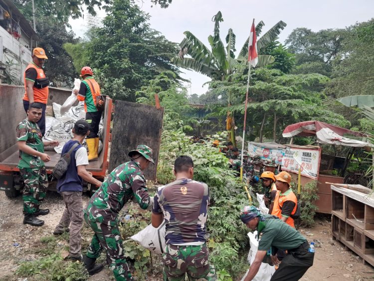 Bentuk Hubungan Koramil 03/PS Rebo Bersama Warga Sekitar