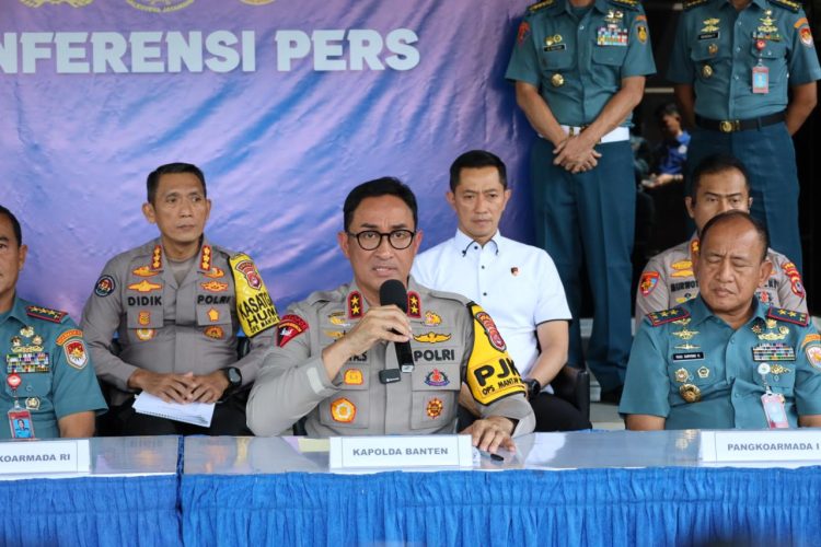 Konferensi Pers, Ungkap Kasus Penggelapan Mobil yang Berujung Penembakan Bos Rental