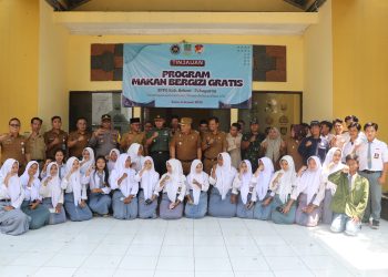 Dandim 0509 Kabupaten Bekasi Bersama Forkompinda Grand Opening Program Makan Bergizi Gratis di SMAN 1 Pebayuran