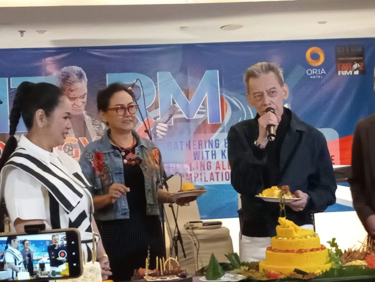 Musisi Legendaris Fariz RM Buka Tahun Baru 2025 dengan Penuh Sukacita 