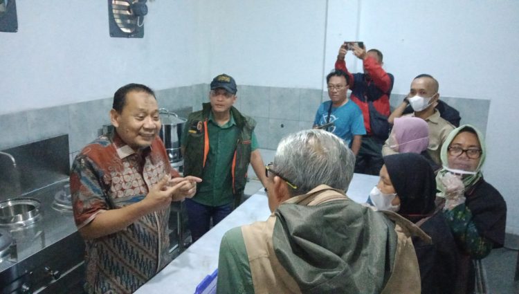 Dandim 0614 Kota Cirebon Dampingi Pj Wali Kota Cirebon Laksanakan Pengecekan Kesiapan Dapur Umum