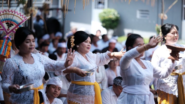 Lapas Tabanan Suguhkan Ritual Tari Rejang Sari dan Tari Topeng Sidakarya di Upacara Piodalan Pura Swagina