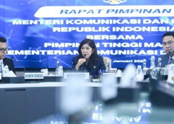 Menkomdigi Tegaskan Pentingnya Kekompakan di Rapat Pimpinan Perdana