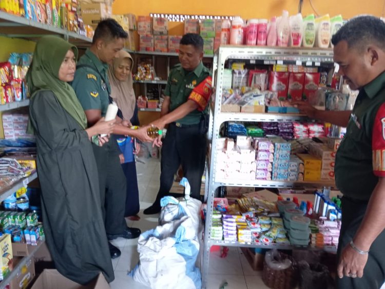 Pastikan Harga Bahan Pangan Stabil, Babinsa Pantau Perkembangan Harga Sembako 