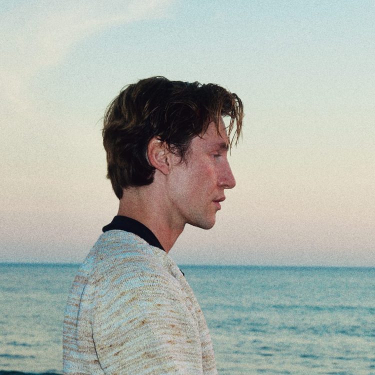 Jadwal Show: Sensasi Pop Swedia Yaeow ‘What if… (dancing alone)’