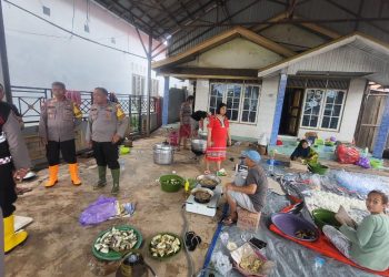 Polres Tanah Laut Buka Dapur Umum untuk Bantu Korban Banjir Bati Bati