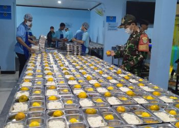 Babinsa Koramil 06 Cakung Kawal Distribusi Makan Bergizi Gratis ke Sekolah