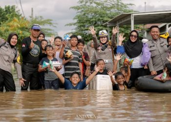 Satlantas Polres Banjar Salurkan Bantuan Sembako bagi Korban Banjir
