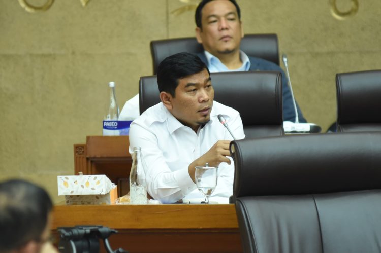 Rocky Chandra Desak Pemerintah Bertindak Tegas terhadap Kapal Tongkang Batu Bara