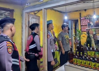 Polres Serang Sita Puluhan Botol Miras Ilegal dalam Operasi Pekat Maung 2025