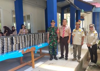 Babinsa dan SPPG Dapur Khusus Halim Perdanakusuma Distribusikan Makanan Bergizi untuk 3.492 Siswa di Jakarta Timur