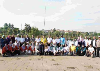 Kolaborasi Hijau: Munjirin dan Iluni UI Tanam 350 Pohon di Waduk Lebak Bulus