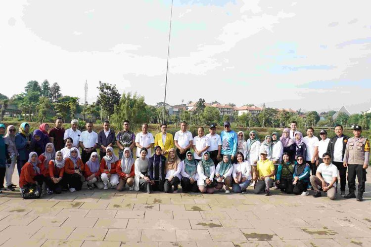 Kolaborasi Hijau: Munjirin dan Iluni UI Tanam 350 Pohon di Waduk Lebak Bulus