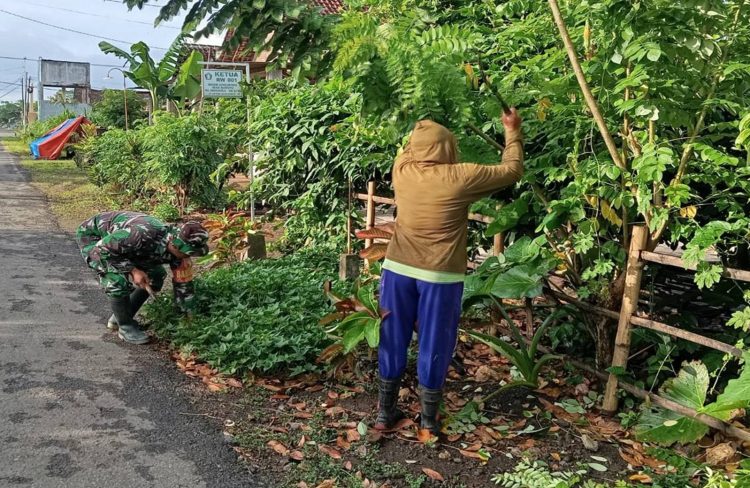 Babinsa dan Warga Bumiayu Bersatu Wujudkan Lingkungan Bersih dan Sehat