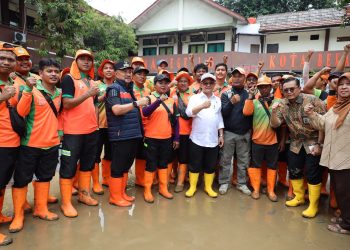 Wawali Bekasi dan Mendikdasmen RI Tinjau Sekolah Terdampak Banjir, Instruksikan Inventarisasi Kerusakan