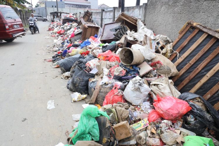 Wali Kota Bekasi Instruksikan DLH Bersihkan Sampah Pasca Banjir