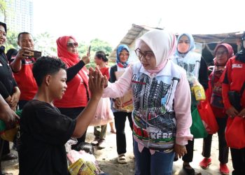 Wiwiek Hargono Ajak Anak-Anak Korban Banjir Kembali Aktif Sekolah
