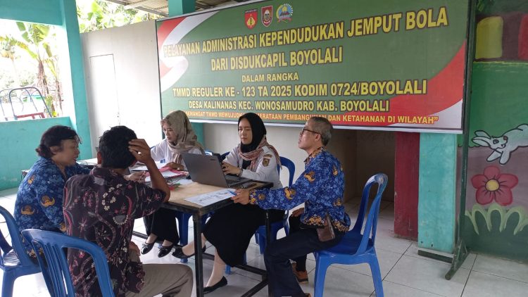 Disdukcapil Boyolali Gelar Layanan Jemput Bola di Lokasi TMMD, Warga Berkebutuhan Khusus