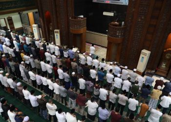 Peringatan Nuzulul Qur’an di Masjid Al-Barkah: Tri Adhianto Ajak Warga Bangun Kota dengan Semangat Al-Qur’an