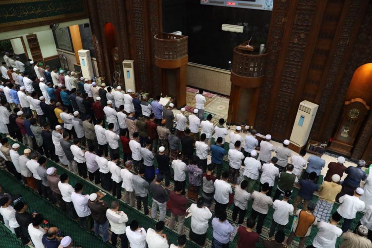 Peringatan Nuzulul Qur’an di Masjid Al-Barkah: Tri Adhianto Ajak Warga Bangun Kota dengan Semangat Al-Qur’an