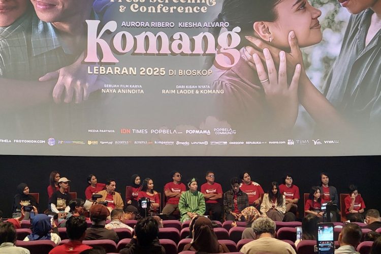 Komang: Kisah Cinta Raim Laode yang Penuh Perjuangan Hadir di Layar Lebar Lebaran 2025