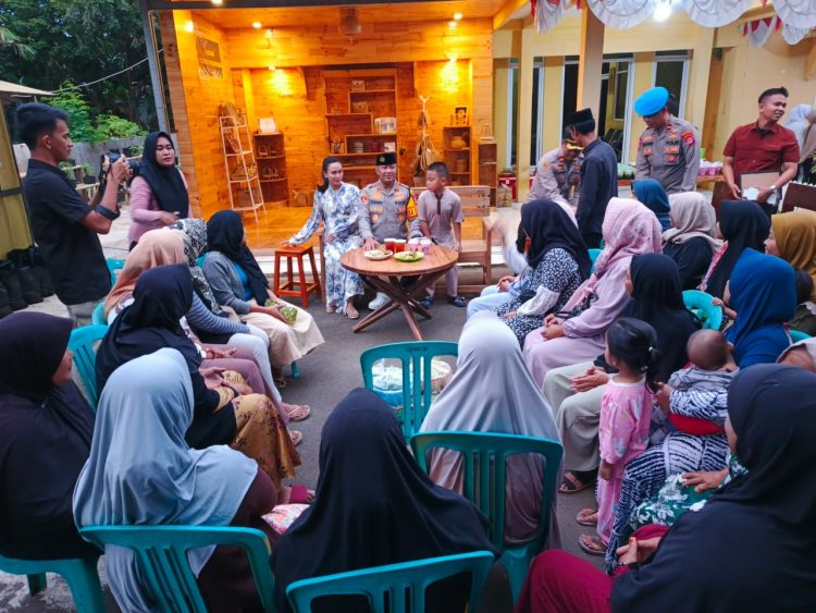 Kapolres Serang Safari Ramadhan di Desa Tegal Maja, Berikan Penghargaan dan Santunan