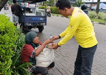 DPC FRN Kabupaten Tangerang Bagikan 200 Takjil di Bulan Ramadan