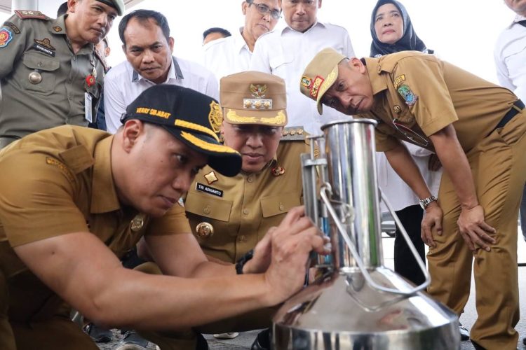 Jelang Mudik, Tri Adhianto Inspeksi SPBU untuk Pastikan Takaran BBM Akurat