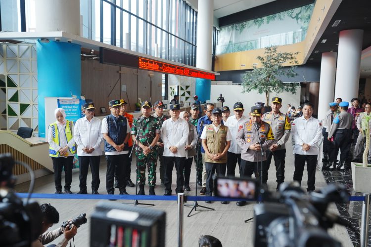 Kapolri Tinjau Pelabuhan Merak, Pastikan Kelancaran Arus Mudik 2025