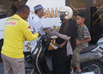 FRN Sulteng Berbagi Takjil di Palu, Dukung Operasi Ketupat 2024