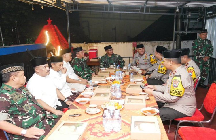 Sinergi TNI Polri dan Forkopimda Blitar Raya Sahur Bersama 