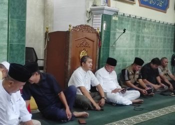 Wali Kota Bekasi Serahkan Bantuan untuk Marbot Masjid