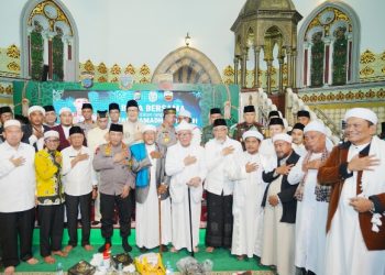 Kapolri Safari Ramadan di Masjid Raya Al Mashun, Santuni 100 Anak Yatim Piatu