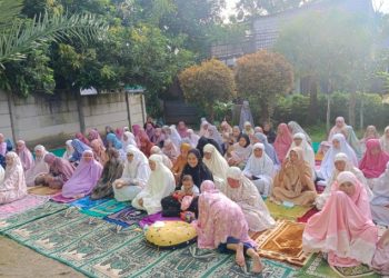 Ratusan Umat Islam Kampung Bulak Gelar Sholat Idul Fitri di Masjid Raya Ar-Rahman