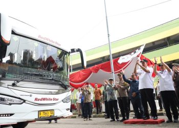 Wali Kota Bekasi Berangkatkan 684 Peserta Mudik Gratis 2025