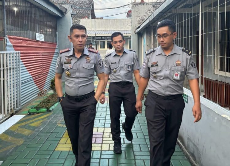 Pastikan Situasi Aman dan Kondusif, Kalapas Jember Rutin Lakukan Kontrol Keliling