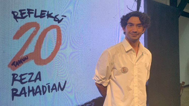 Reza Rahadian Kenang Dua Dekade Berkarya, Hadirkan Buku Mereka Yang Pertama