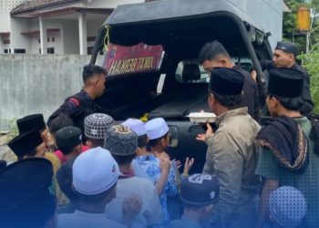 Brimob Polda Kalteng Tebar Kebaikan Lewat Jumat Berkah di Kotawaringin Barat