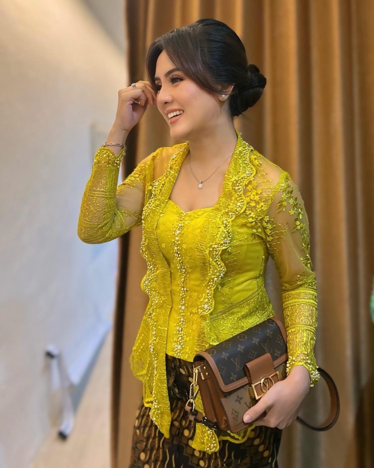 Inten Navadia: Dari Dunia Modeling ke Layar Lebar, Menembus Batas hingga Mancanegara