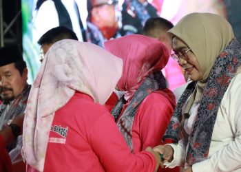 Wali Kota Bekasi Tri Adhianto Lantik Tim Pembina Posyandu Pelayanan Terpadu 