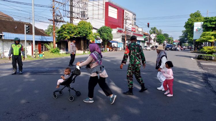 Serda Ichsan, Tak Kenal Libur Demi Amankan Jalan Sehat Milad ke 46 IIM