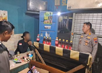 Polres Demak Gerebek Miras dan Es Moni, Puluhan Botol dan Bahan Oplosan Disita