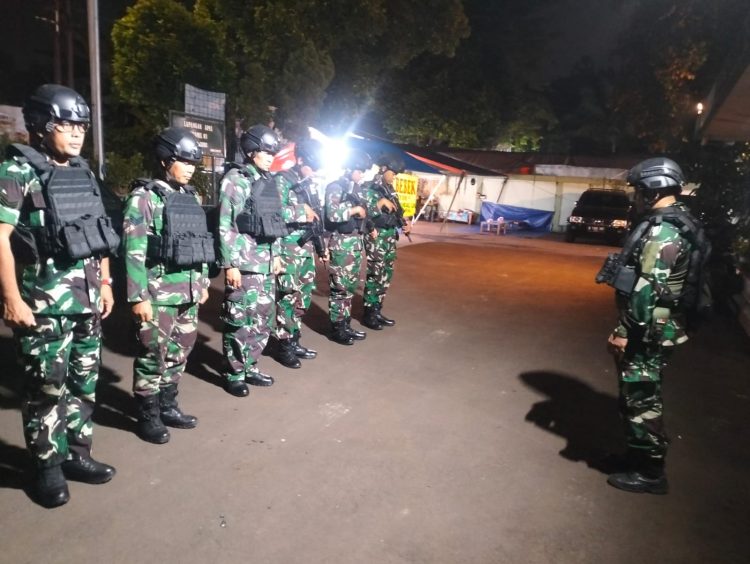 Koramil 03 Pasar Rebo-Ciracas Tingkatkan Patroli Malam Demi Keamanan Warga