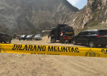 Izin Tambang Gunung Kuda Dicabut, Polisi Police Line Lokasi Longsor