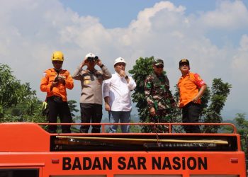 Tim DVI Polda Jabar Ambil Sampel DNA Keluarga Korban Longsor Gunung Kuda