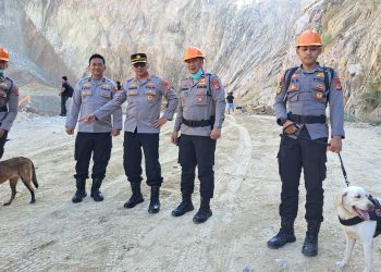 Tim K9 Polda Jabar Diterjunkan Bantu Evakuasi Korban Longsor Gunung Kuda
