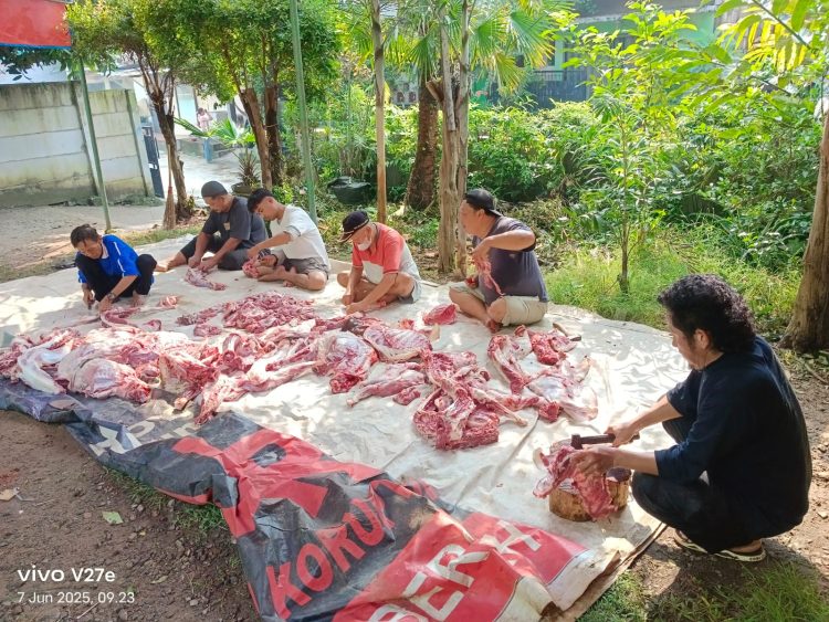 Pelaksanaan Kurban di Masjid Raya Ar Rahman Berlangsung Lancar dan Penuh Kebersamaan