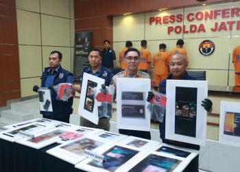 Polda Jatim Bekuk 4 Admin dan Anggota Grup WA Gay Penyebar Konten Pornografi